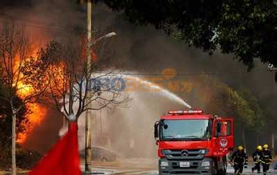 浙江麗水開發(fā)區(qū)化工廠爆炸起火 600余人被疏散